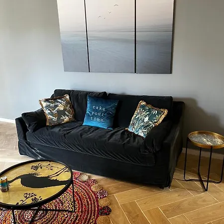 Apartment Rest *